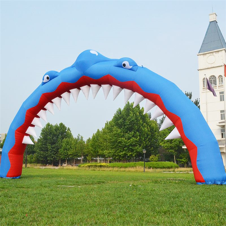 靖西鲨鱼广告拱门